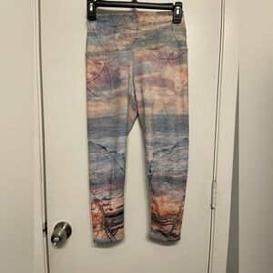 Evolution and Creation Womens Medium Blue Multi Beach Sky Crop Leggings